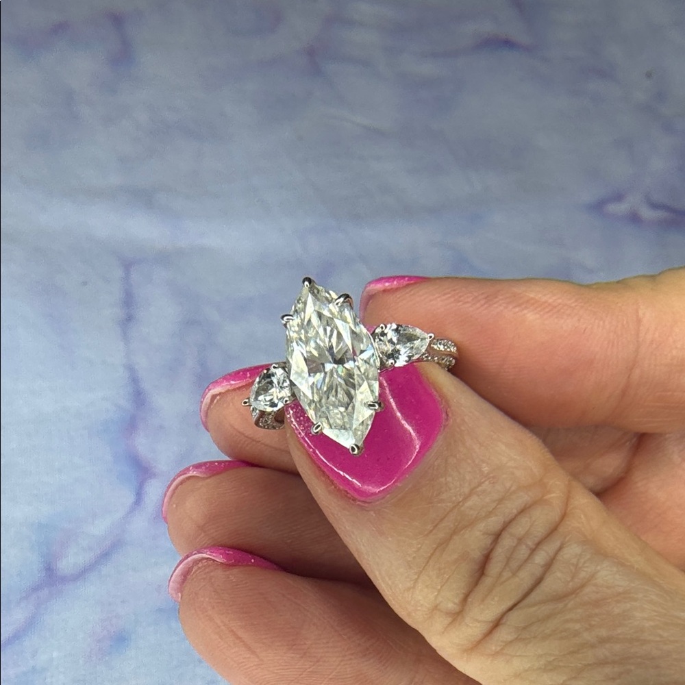 Sparkling Marquise-Cut 925 Sterling Silver Moissanite Ring in Clear/Silver